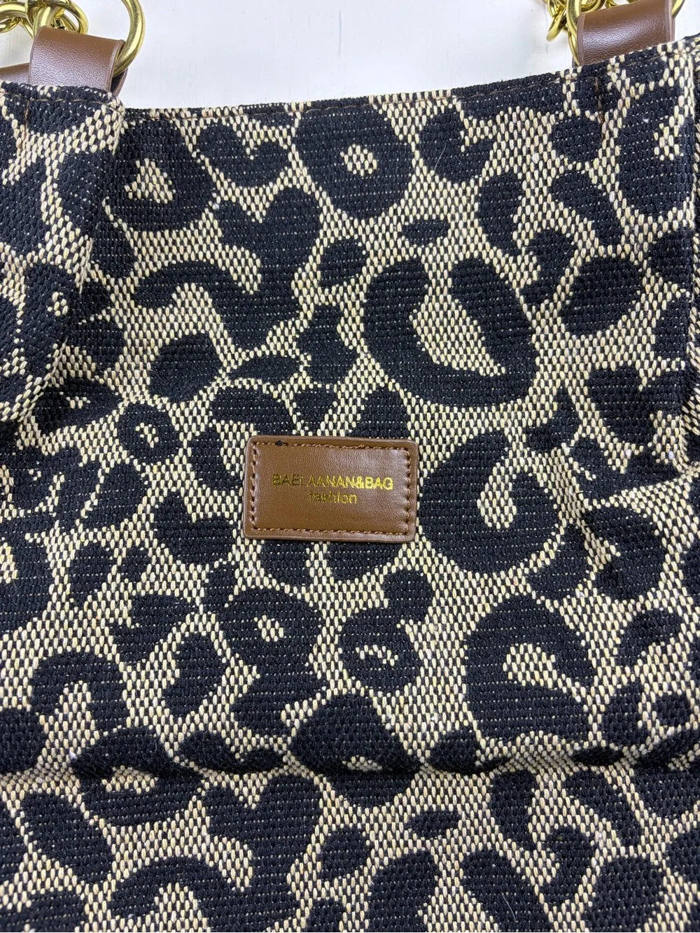Leopard-Pattern Shoulder Bag with Brown Handles
